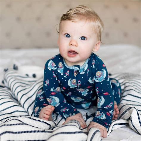Free birdees - Sep 29, 2019 · These buttery soft jammies are perfect for family Christmas pajama sets and holiday gifts for your kids and for your loved ones. Like all of Free Birdees jammies, these best holiday pajamas are made with: the SOFTEST bamboo viscose material. HIGHEST-GRADE yarns to minimize pilling. SLOWED-DOWN sewing to ensure craftsmanship. 